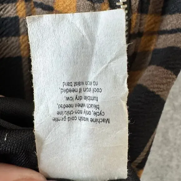 Le lis Plaid Mini Skirt Womens Size Small Academia Preppy Punk Goth Yellow Black - Picture 11 of 13